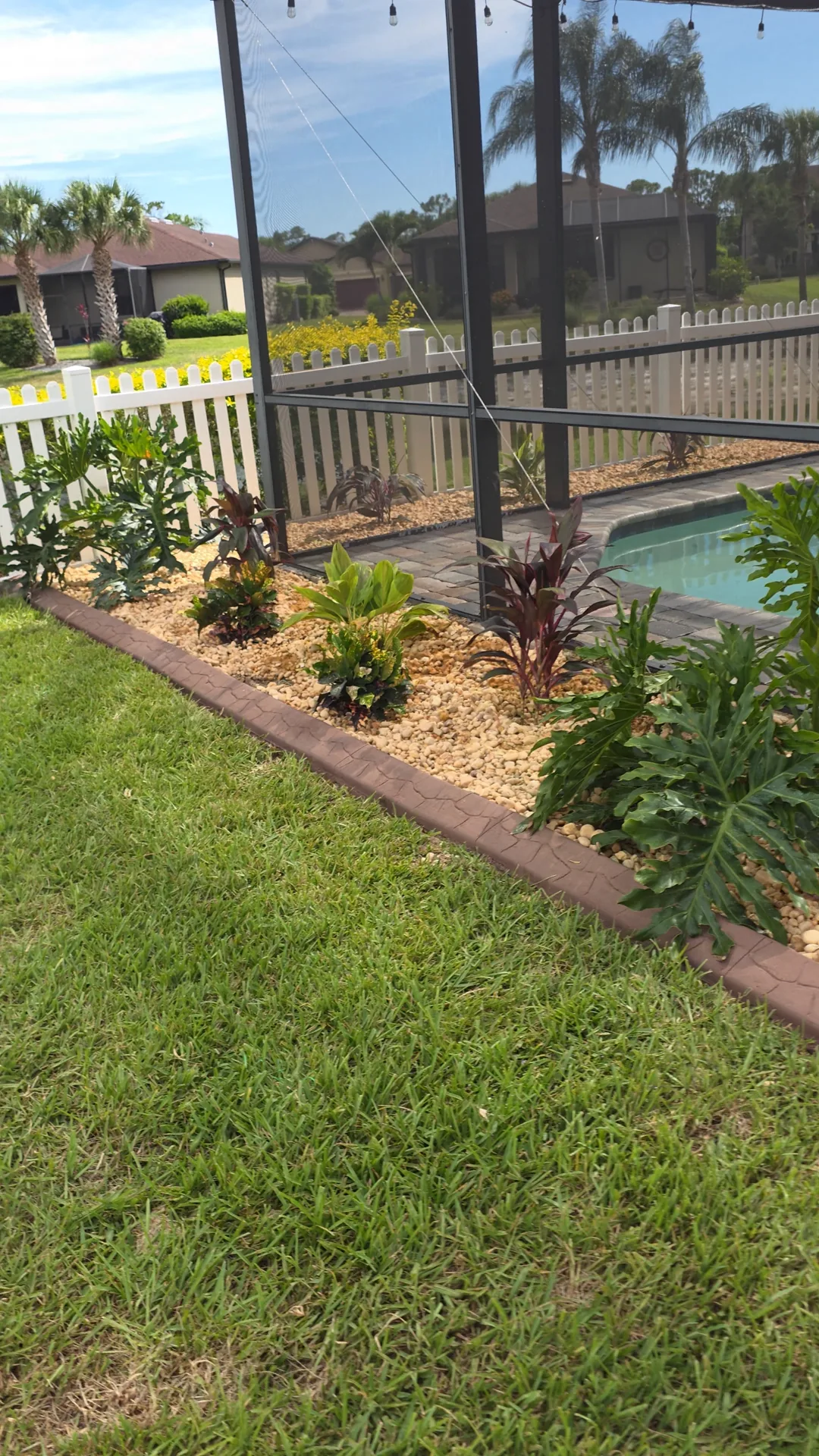 Concrete Curbing vs Plastic Edging
