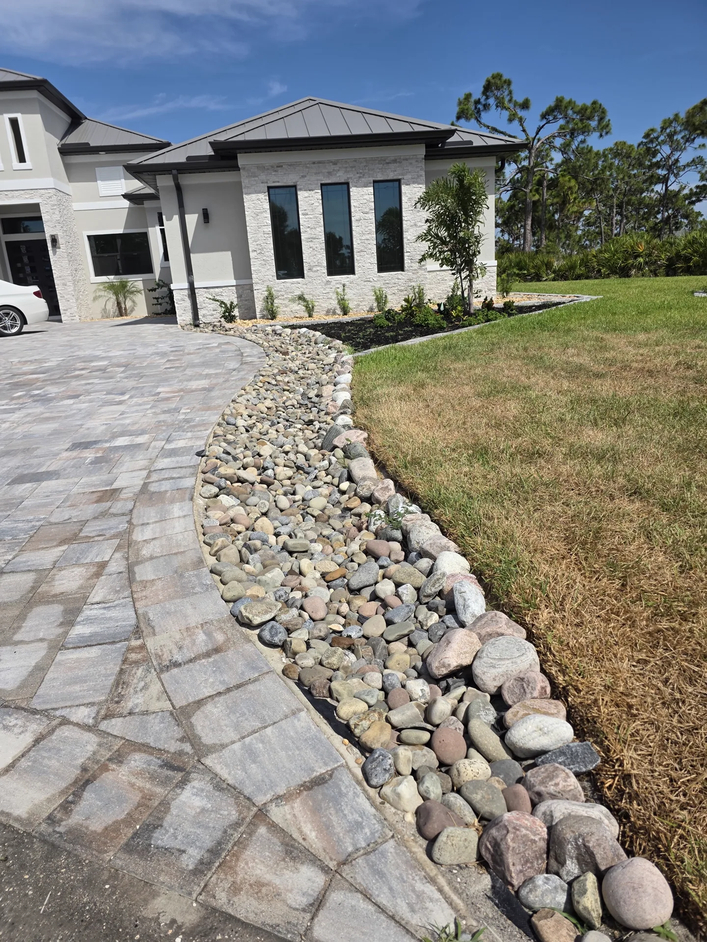 Clean, finished landscape beds filled with decorative rock after installation