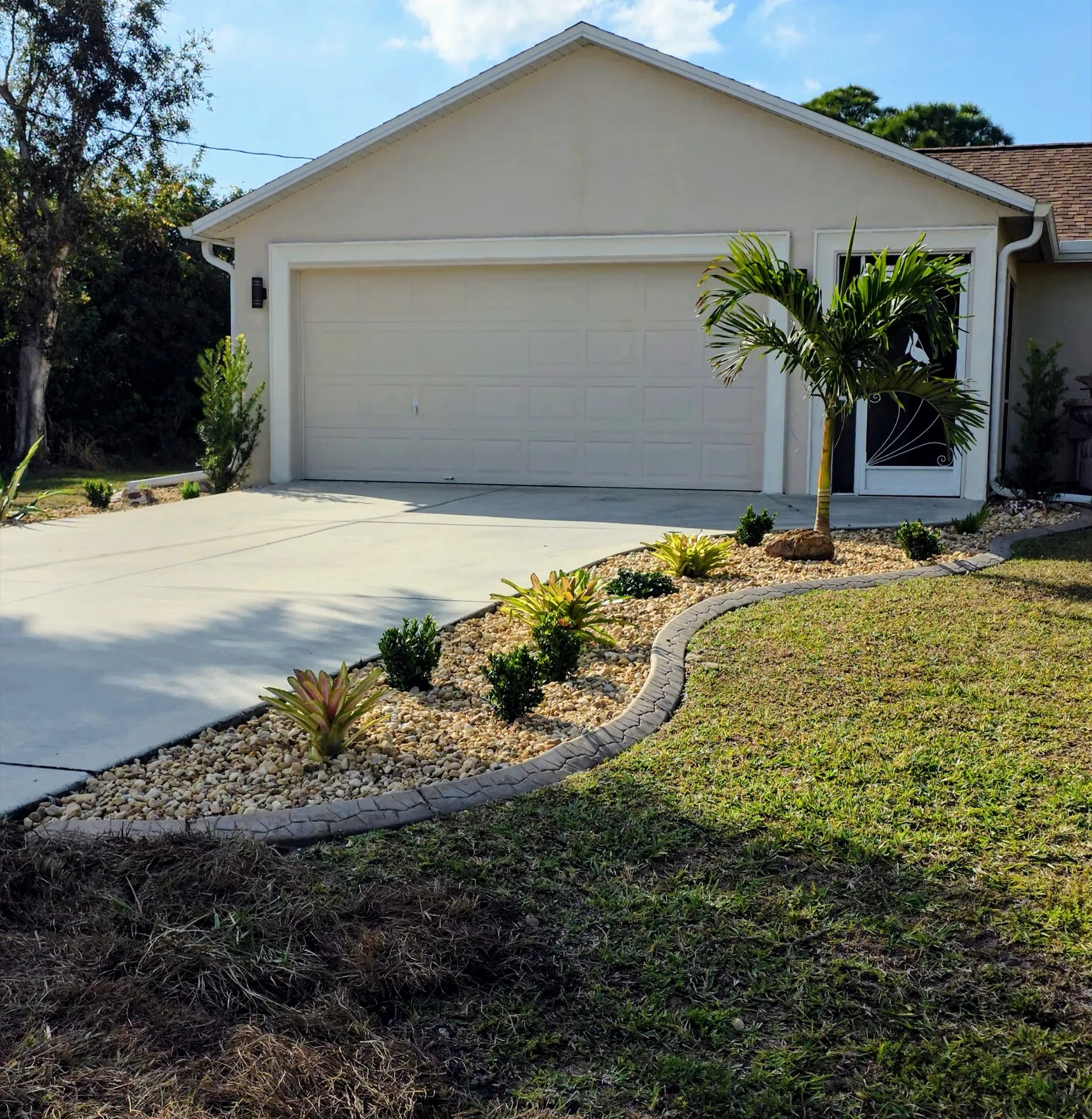 Rock bed and edging correction at Venice FL home